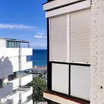Stylish Modern Apt Unbeatable Location